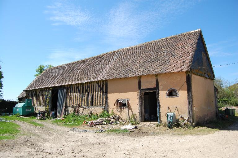 Grange et étable, vue générale depuis l'est.