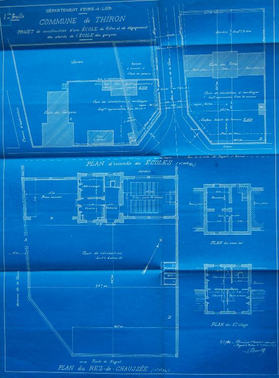 Projet de construction de l'école de filles et de dégagement des abords de l'école de garçons, plan d'ensemble des écoles et plans détaillés de l'école de filles (dressé par l'architecte Arthur Joseph Proust en 1899).