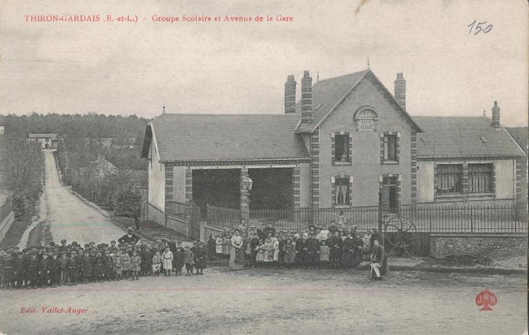 Vue générale de la façade sud-est (carte postale, 1er quart 20e siècle - collection particulière de Victor Provôt).