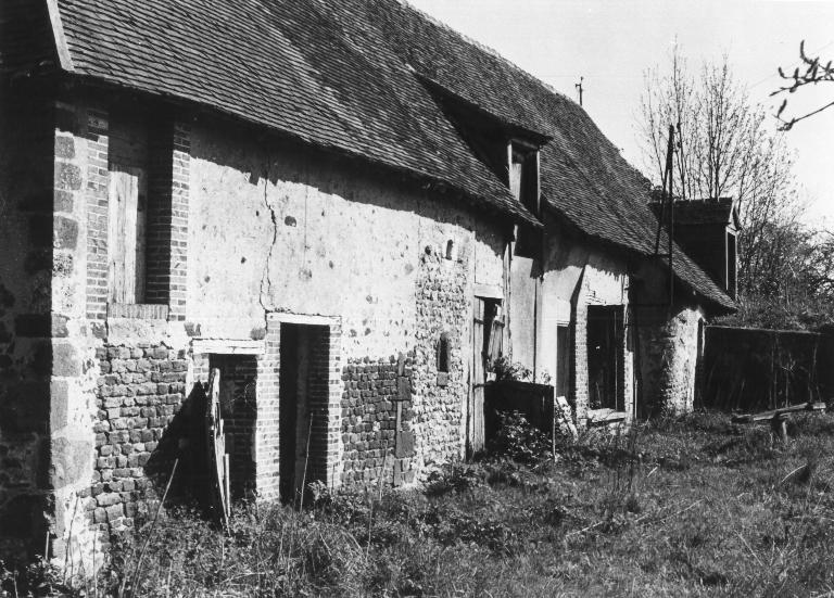 Moulin, vue rapprochée depuis le nord-ouest (cliché ancien, vers 1980, avant rénovation).