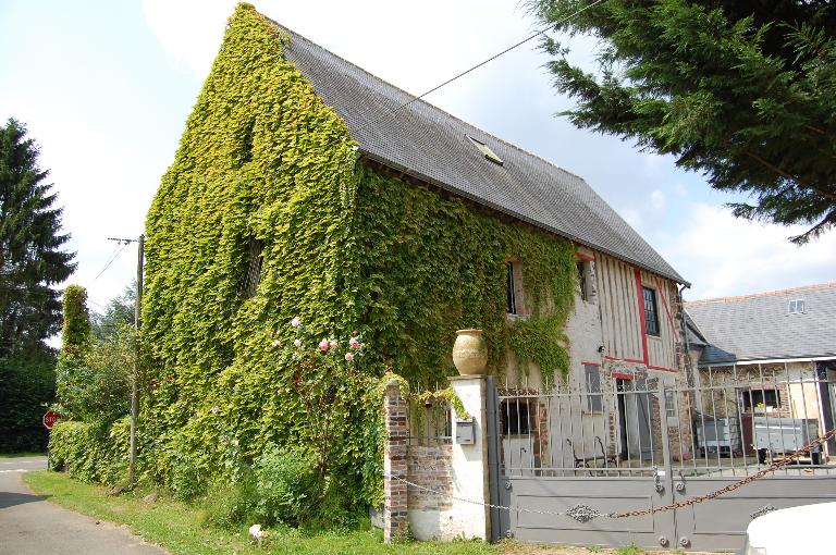 Presbytère, vue générale depuis l'est.