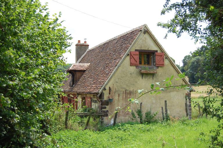 Maison, vue générale depuis le nord-ouest.