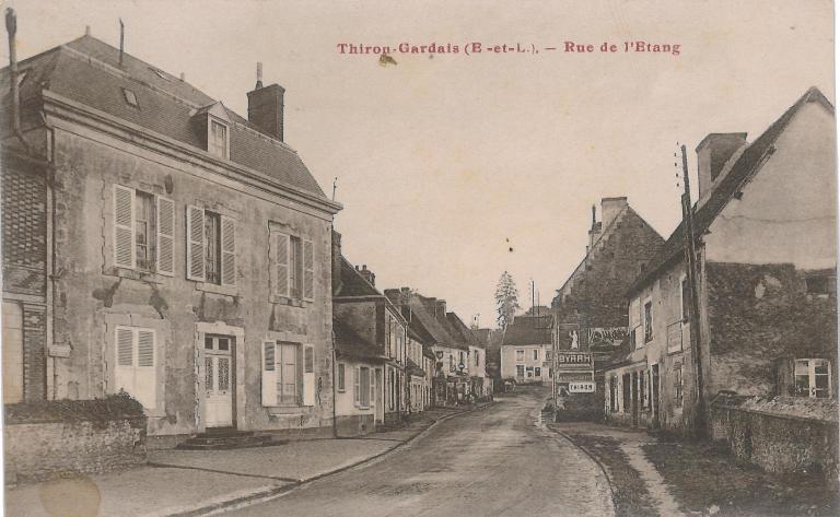 Vue de situation - façade sur rue (carte postale, vers 1920 - collection particulière Victor Provôt).