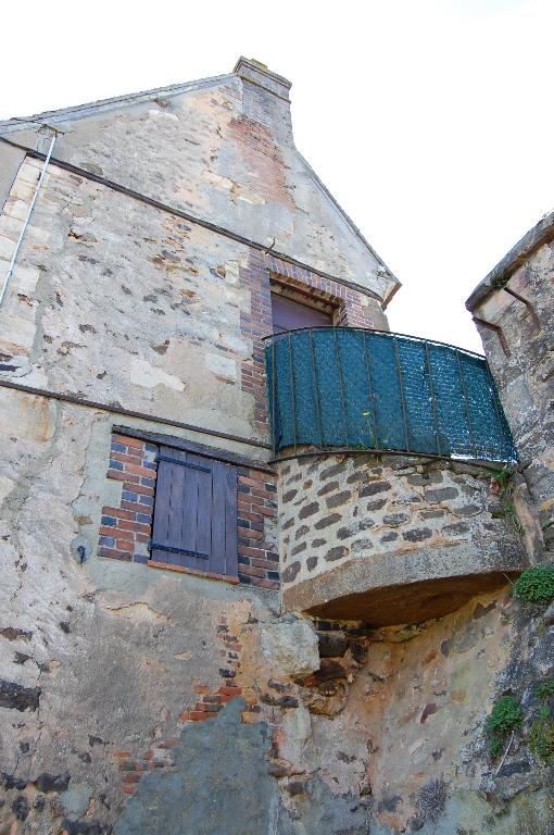 Pignon nord, vue de détail du dessous de l'escalier extérieur.