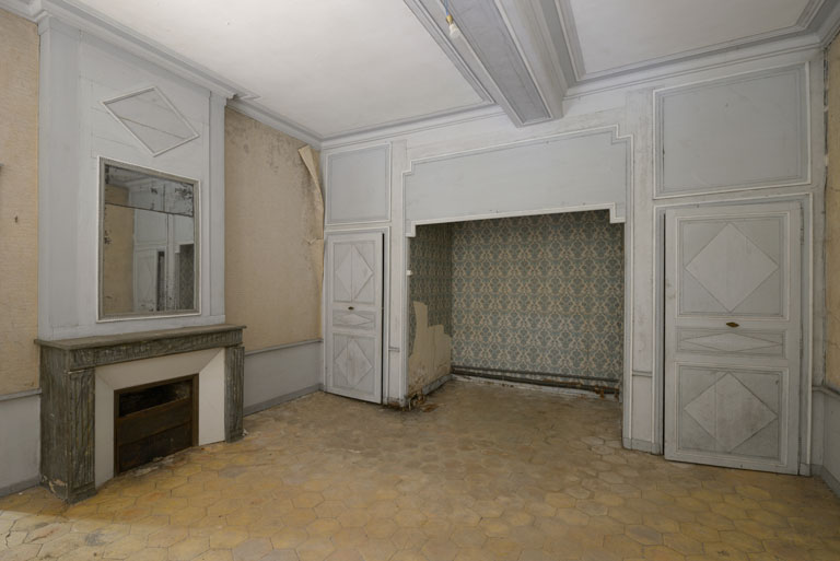 Corps de logis, chambre de l'étage carré, aménagement intérieur.