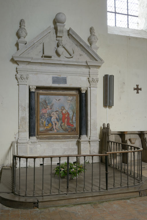 Intérieur, ancienne porte d'accès au cloître percée en 1634.