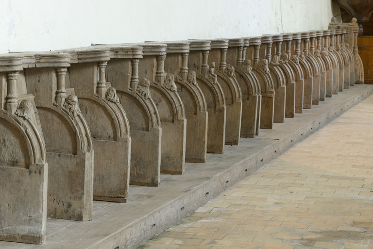 Intérieur, vue générale des stalles côté nord.