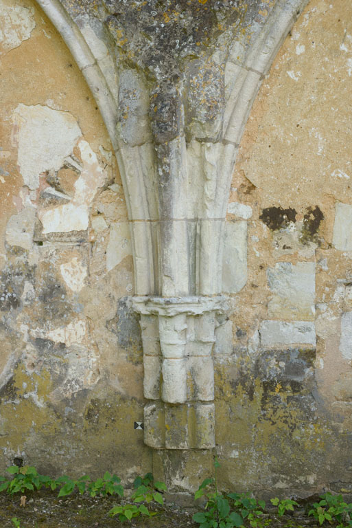 Ancien cloître, vue de détail du départ des nervures de la voûte.