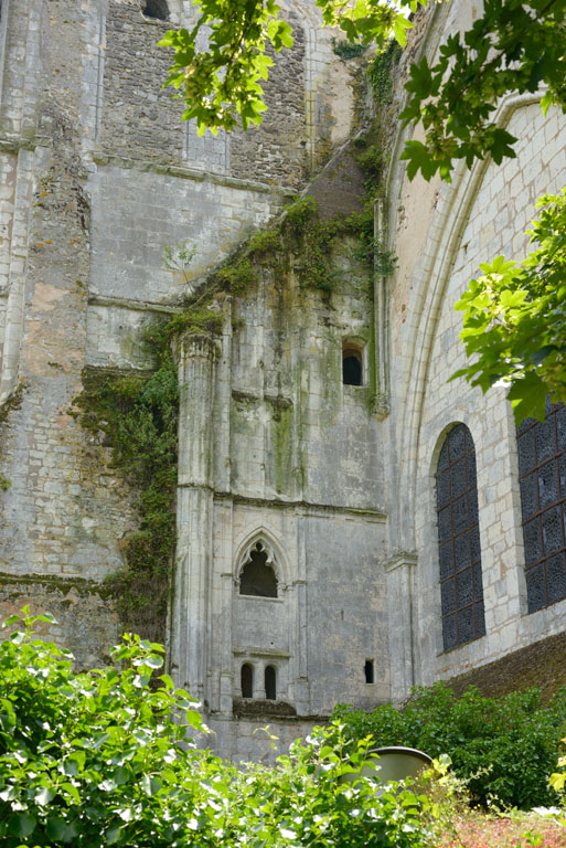 Partie est de l'abbatiale, emplacement de l'ancien choeur gothique.