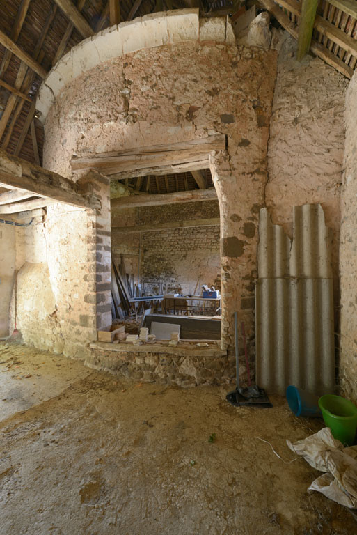 Bourg : colombier de l'abbaye puis remise