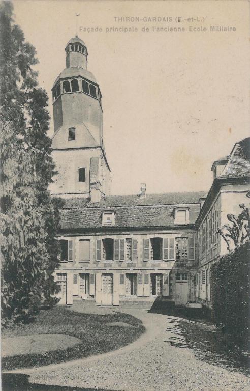 Corps de logis, aile nord-ouest, vu depuis le sud (carte postale, début 20e siècle - collection particulière Victor Provôt).