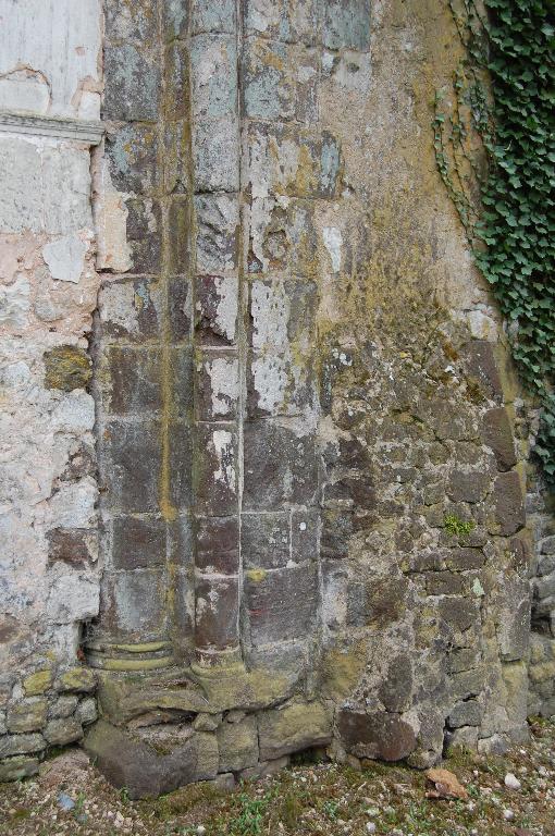 Élévation nord, détail d'un pilier à l'angle de la nef et de l'ancien transept détruit.