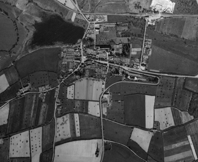Vue aérienne du bourg en 1949 réalisé par l'IGN (source : http://geoportail.gouv.fr/)