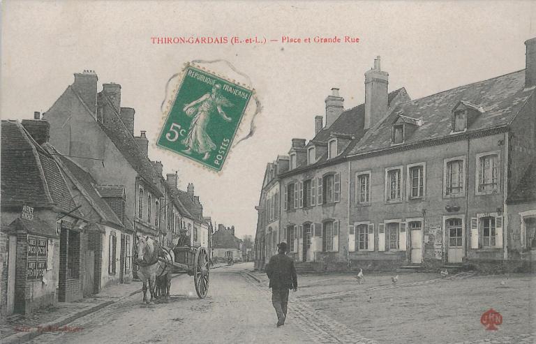 Place du Marché et rue du Commerce, vue depuis l'ouest (carte postale vers 1910 - collection particulière Victor Provôt).