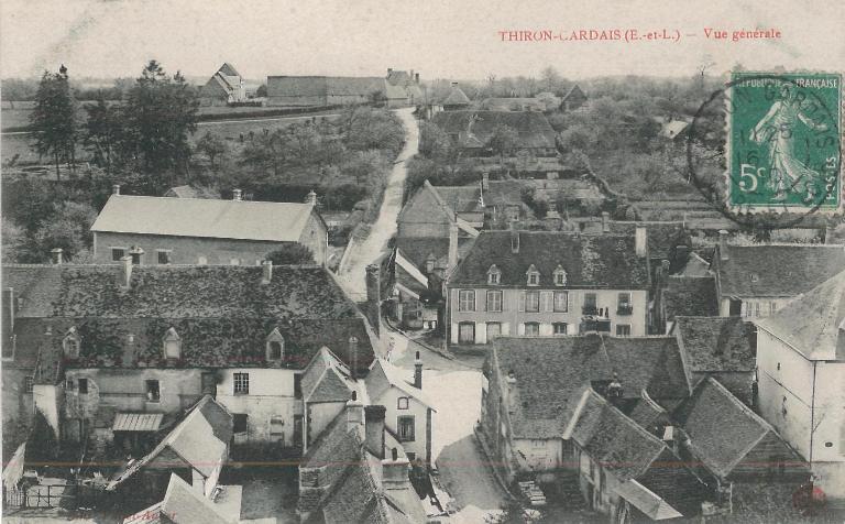 Vue du clocher de l'église vers le sud - ferme de la Motte en arrière plan (carte postale vers 1920 - collection particulière Victor Provôt).