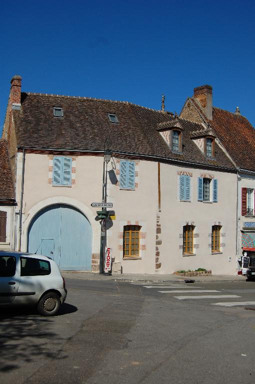 6, place du Marché, ancienne auberge de la Croix Blanche.