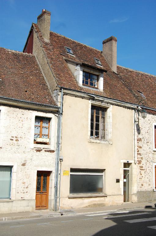 1, rue du Commerce, maison à étage du 17e siècle.
