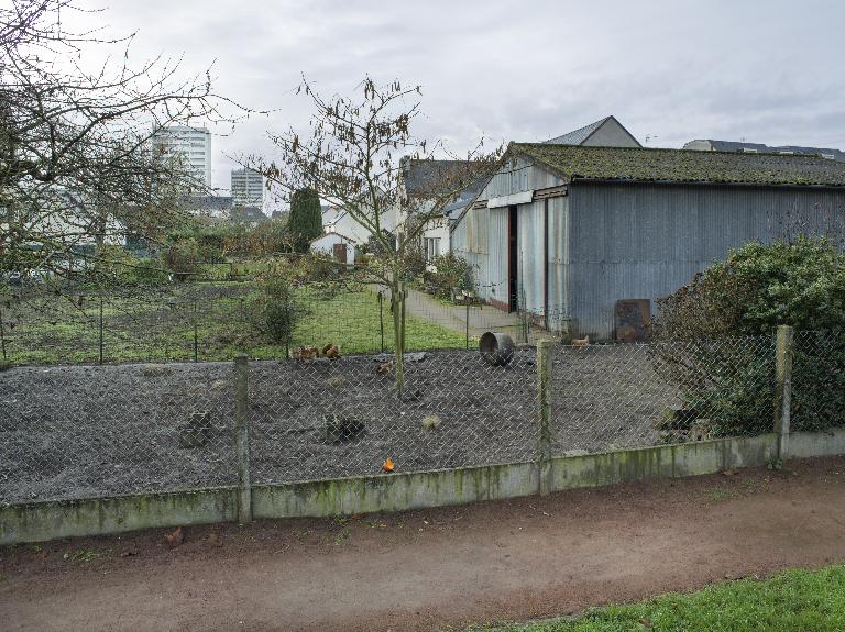 A l'angle des rues Condorcet et Vauquier : une ancienne ferme.