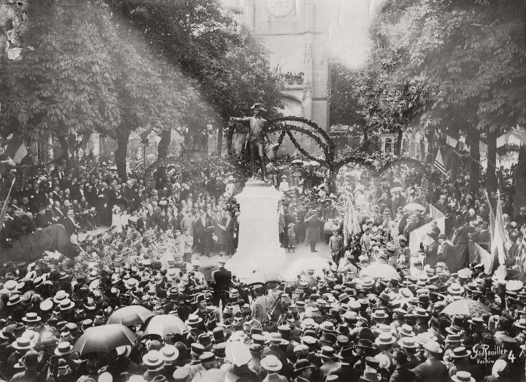 Photographie de l'inauguration en juin 1900 (Images et sons en Vendômois).