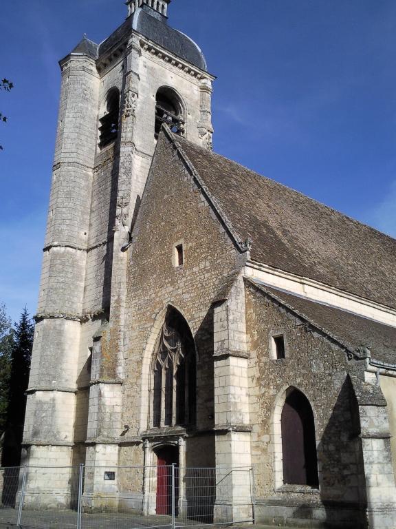 Église Saint-Laurent, vue du sud-ouest. ; Nef, vue du sud-ouest (2013).
