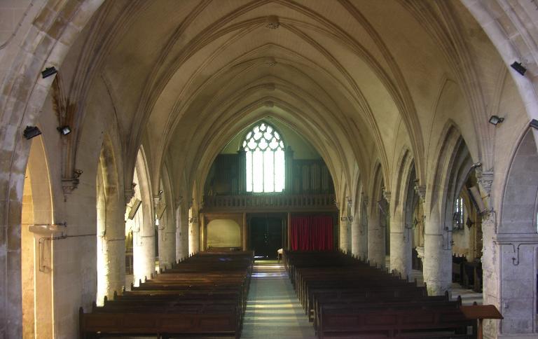 Nef, intérieur, vue de l'est.