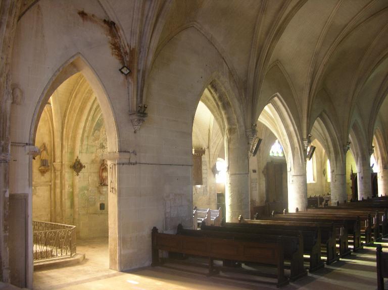 Bas-côté sud, intérieur, vue de la nef.