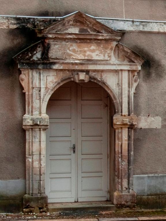 Bâtiment A, détail de la porte est.
