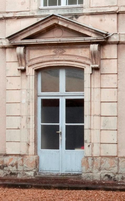 Bâtiment B, détail de la porte.