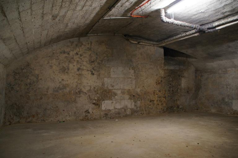 Bâtiment C, cave.
