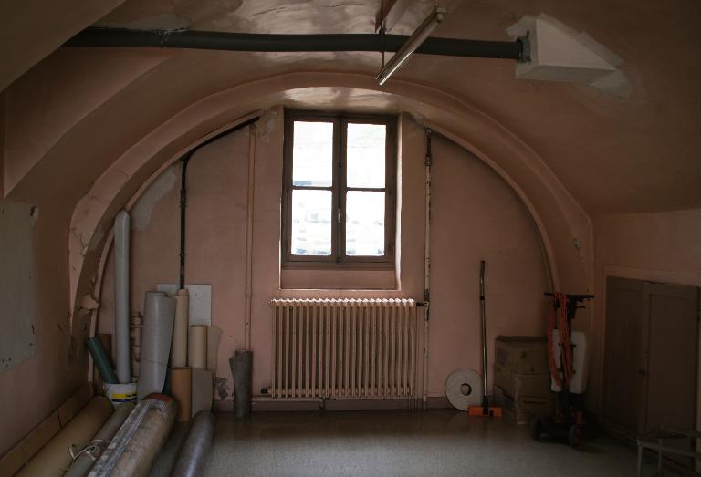 Bâtiment C, rez-de-chaussée, voûte en berceau plein-cintre.