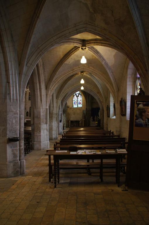 Bas-côté sud, intérieur, vue de l'ouest (2013).