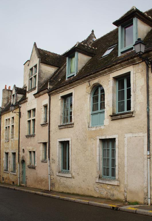 Maisons situées du n°22 au n°24, rue de Sully, vues du sud-est.