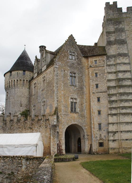 Logis seigneurial, vue du sud-ouest. 