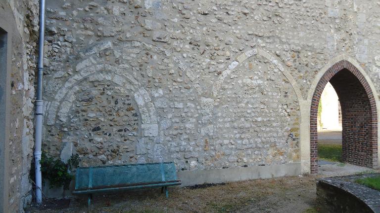 Collatéral sud, gouttereau sud, détail des arcades.
