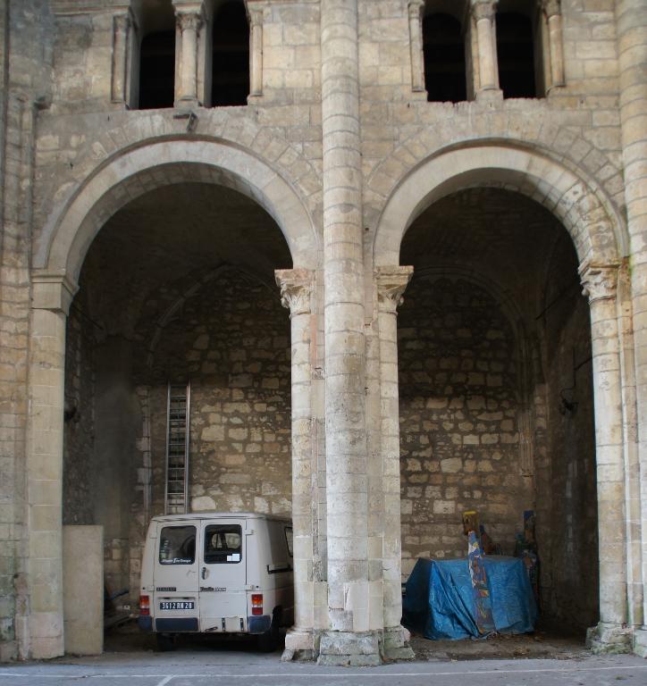 Choeur, abside, travée droite, élévation intérieure, mur nord.