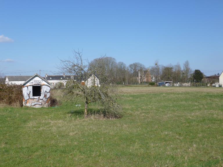 "Les Tourelles", entre les voies ferrées, l'épicentre du jardin royal.