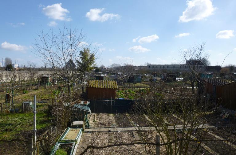 L'enclos des Grands-Minimes : jardins familiaux ; L'enclos des Minimes : les jardins potagers.