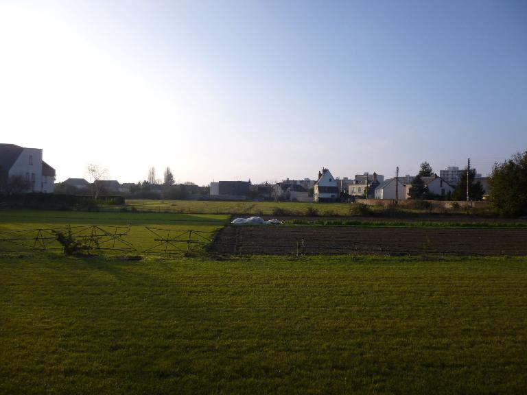 Le Cassereau : une demeure du 16e siècle conserve une important surface foncière non bâtie.