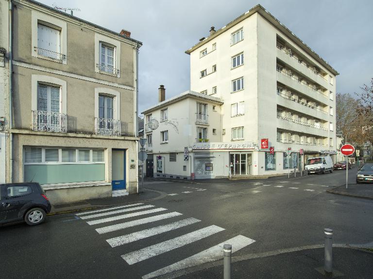 Immeuble construit dans les années 1960 à l'emplacement de l'Ecole Teissier.