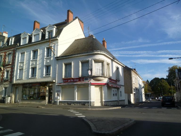 Reconstruction de l'angle sud-ouest de la place Sainte-Anne et de la rue du 8 juin 1944.
