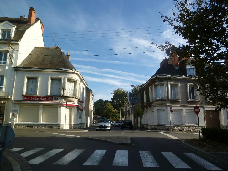 Place Sainte-Anne à l'entrée de la rue du 8 juin 1944.
