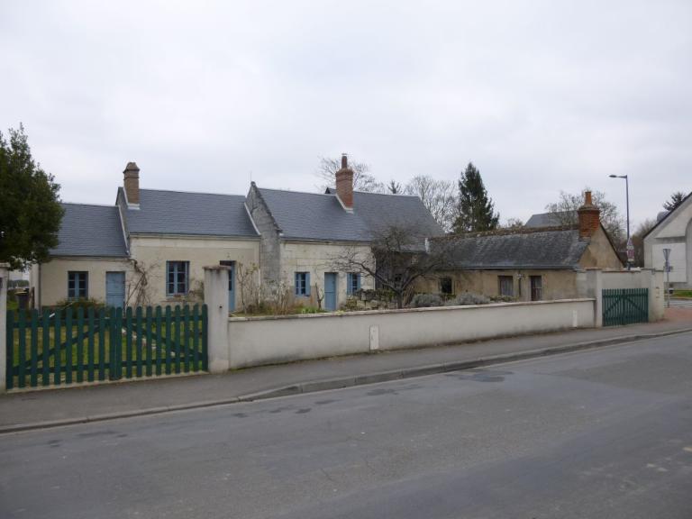 Rue des Hautes Marches: ancienne ferme divisée en logements. ; Vue générale sud.