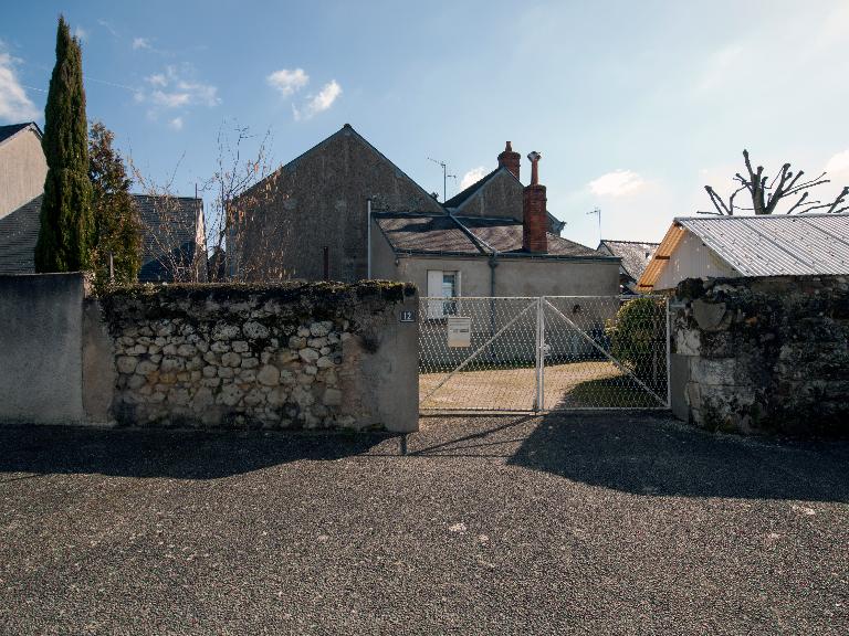 Rue des Tourelles : ancienne ferme.