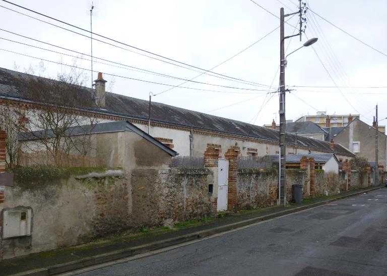 Rue du Doyenné : maisons en série ; Maisons en série rue du Doyenné. ; Rue du Doyenné : logements en série.