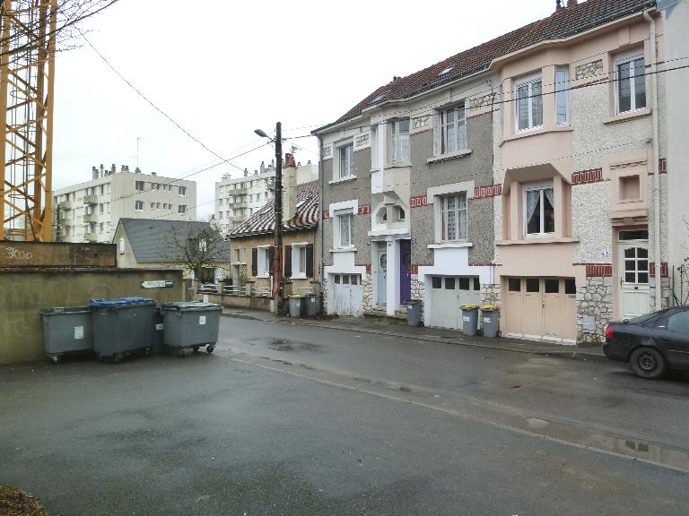 Rue Parmentière : maisons de 1937-1938.