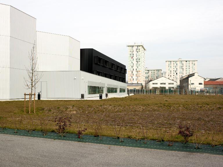 L'annexe de la faculté de médecine de Tours en limite du quartier Tonnelé en arrière-plan.