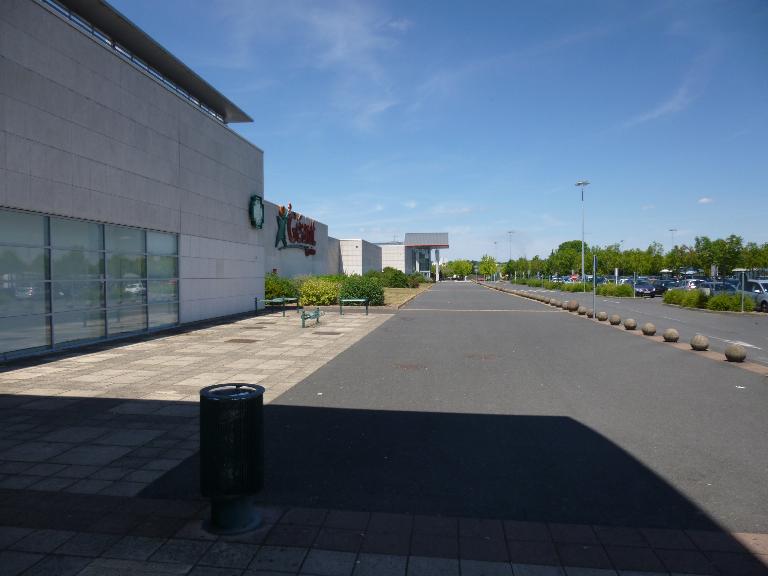 Centre commercial dit de la Riche-Soleil.
