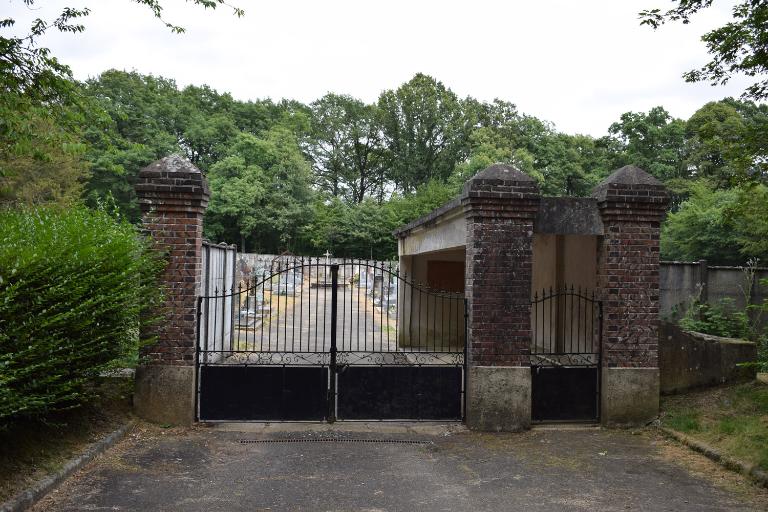 Portail d'entrée du cimetière.