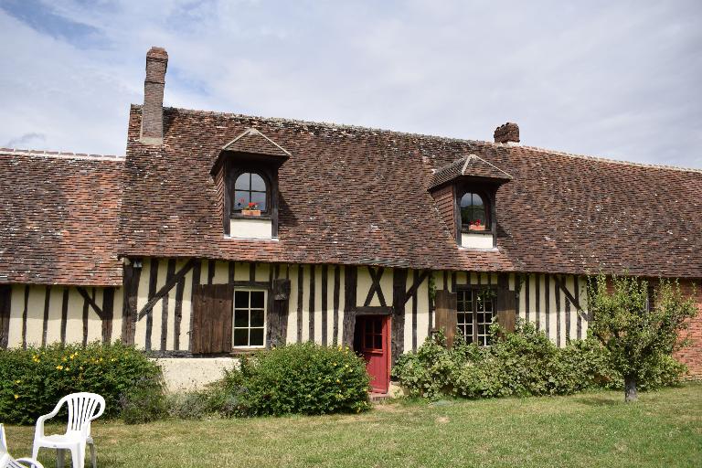 Bâtiment principal, vue de détail de la façade sud-est du logis.