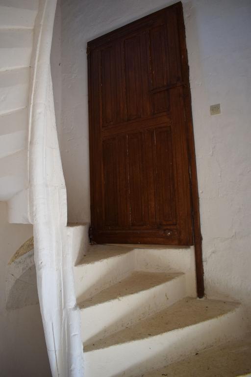 Logis-porte, intérieur, vue de la porte d'accès à la salle de l'étage carré.